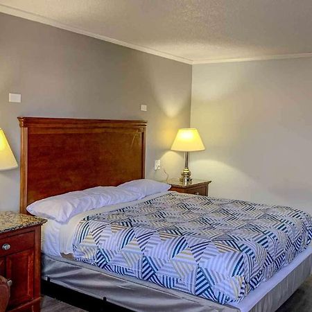 Motel 6 Newport News, Va - Fort Eustis ภายนอก รูปภาพ
