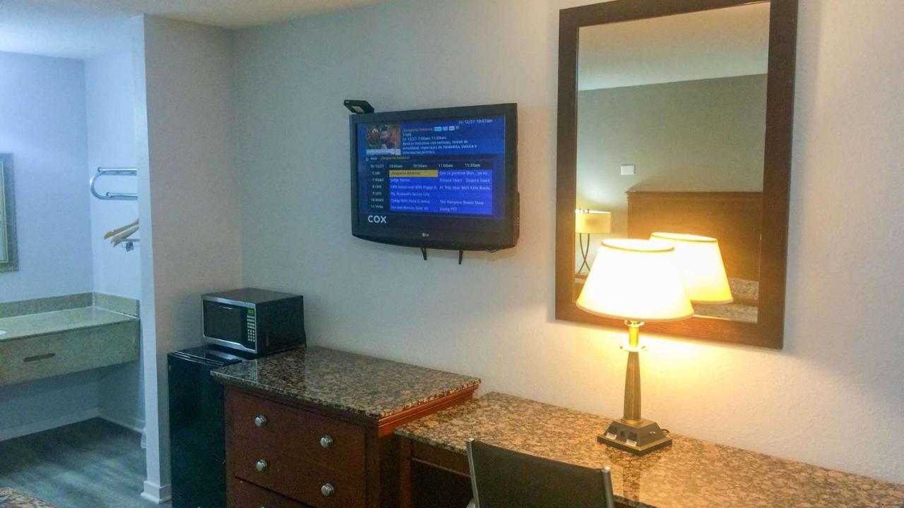 Motel 6 Newport News, Va - Fort Eustis ภายนอก รูปภาพ