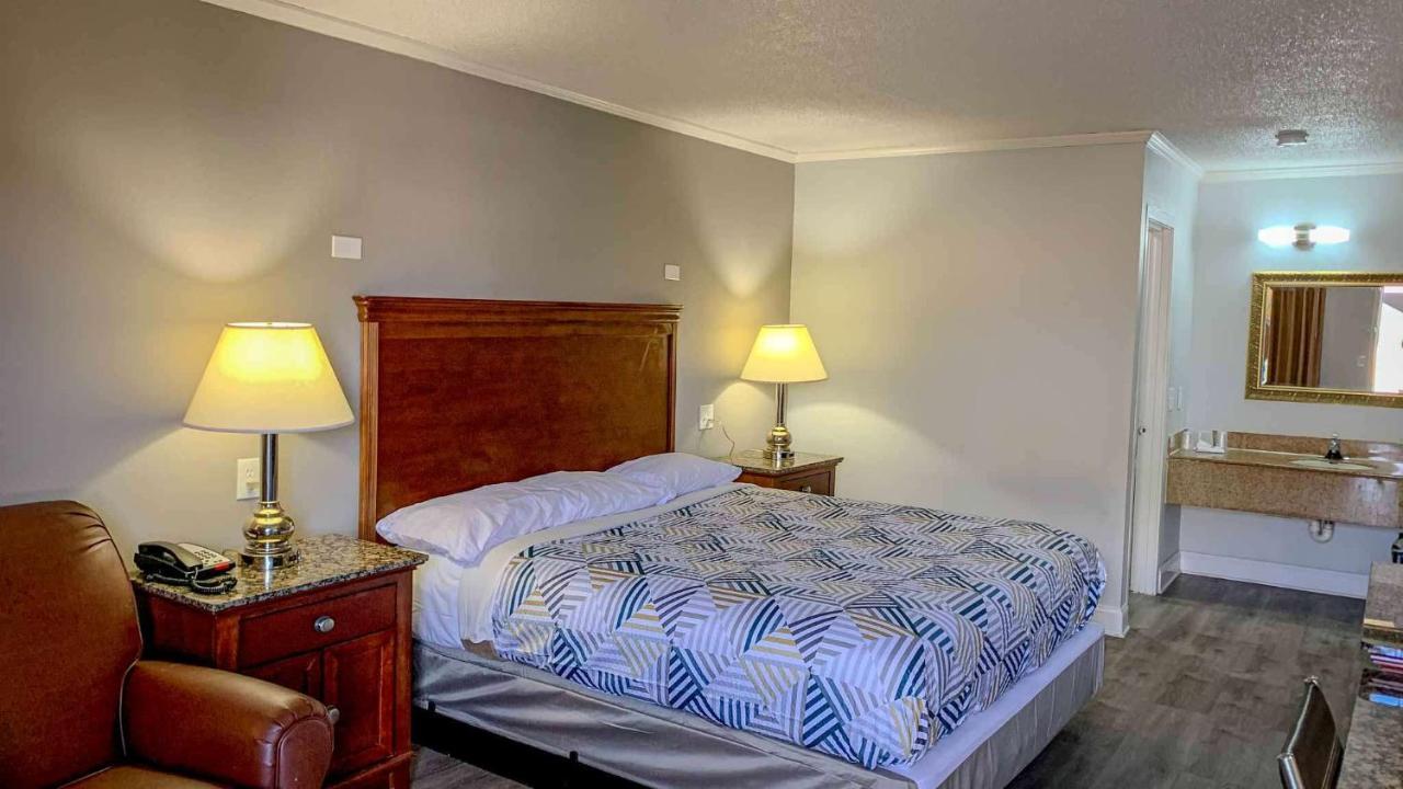 Motel 6 Newport News, Va - Fort Eustis ภายนอก รูปภาพ